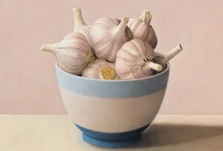 Garlic in a ceramic bowl on a light background - YERSHOV REMEMBRANCE
