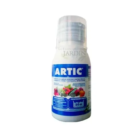 Бутылка с фунгицидом ARTIC на белом фоне - Кейдж