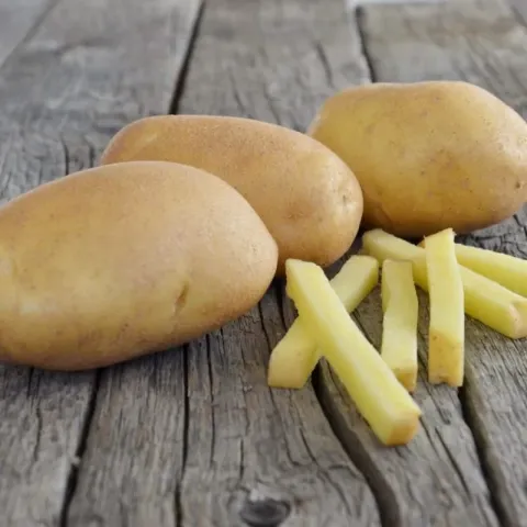 Potatoes and french fries on a wooden surface - Lady Amarilla