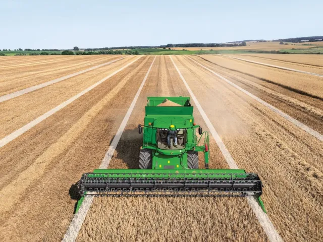 John Deere T 670i