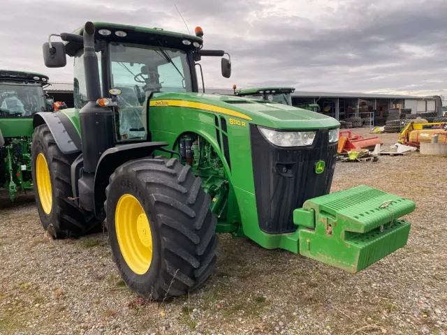 Сільськогосподарський трактор John Deere 8310R
